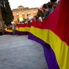 La marea ha sido Tricolor en numerosas ciudades, como en Murcia, en la foto, y se ha desbordado al aparato globalista