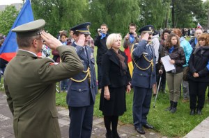 La delegación Checa rinde honores a las víctimas españolas
